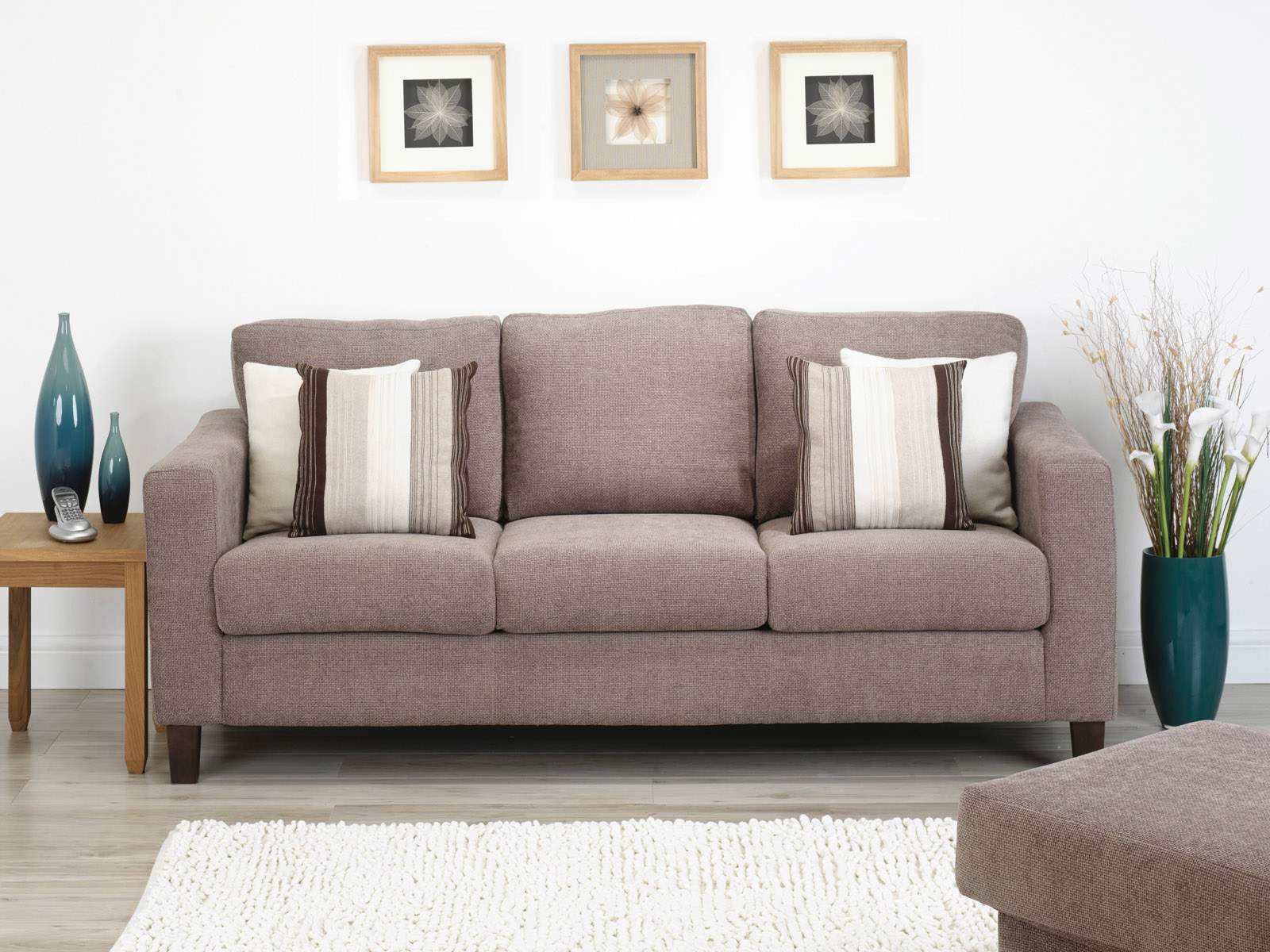 Ghế sofa với 3 tấm đệm kiểu truyền thống